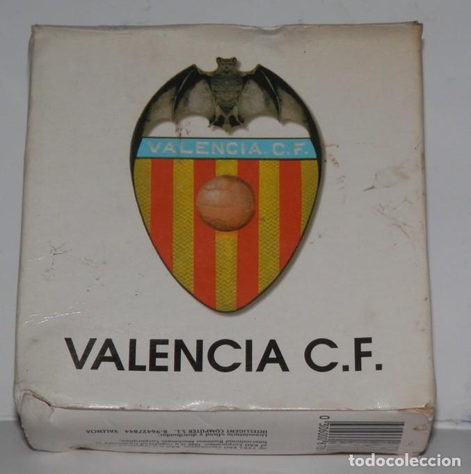 Coleccionismo deportivo: ANTIGUA CAJA CON DISQUETES DEL VALENCIA CLUB FUTBOL