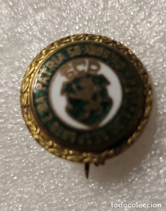 Sports collectibles: ANTIGUA INSIGNIA FUTBOL OJAL ESCUDO Sporting Clube de Portugal 50 a&ntilde;os 1956 #9