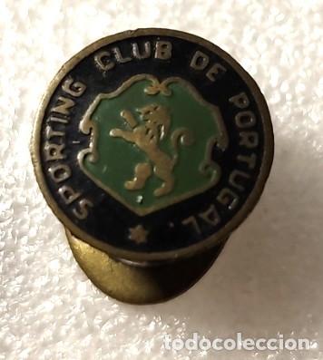 Sports collectibles: ANTIGUA INSIGNIA FUTBOL OJAL ESCUDO a&ntilde;os 50 Sporting Club de Portugal Lisboa #57