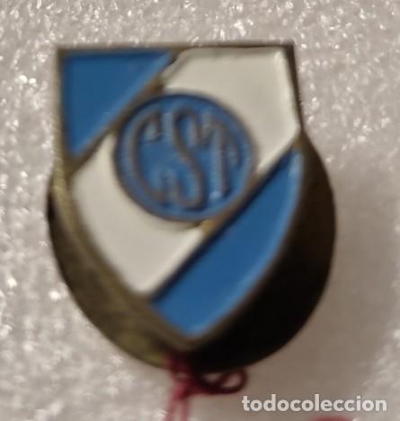 Sports collectibles: ANTIGUA INSIGNIA FUTBOL OJAL ESCUDO a&ntilde;os 50 Club Sporting Tabaco PERU #53