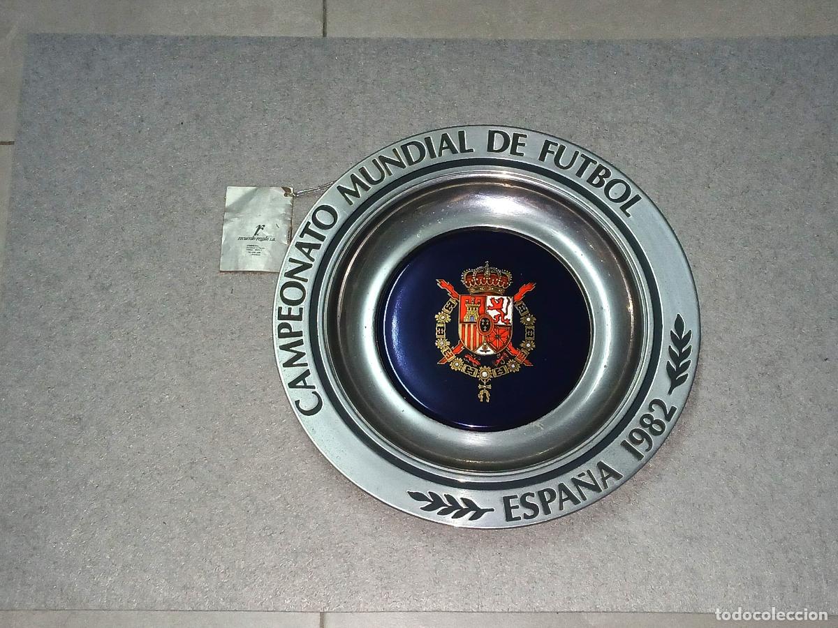 Sammelleidenschaft Sport: Mundial 82. Plato-bandeja aluminio, 1982, 27 cm de di&aacute;metro, con etiqueta