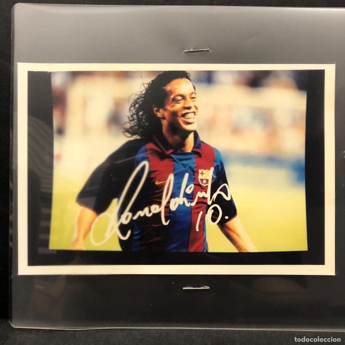Sammelleidenschaft Sport: FOTOGRAF&Iacute;A DE RONALDINHO - 10 - JUGADOR DEL FUTBOL CLUB BARCELONA - FIRMA IMPRESA / 837