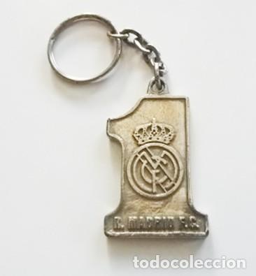 Coleccionismo deportivo: LLAVERO DEL REAL MADRID F.C. 1&ordm; F&Uacute;TBOL CLUB ANTIGUO PLATEADO DEPORTE ESCUDO MADRIDISMO EN ESPA&Ntilde;A...