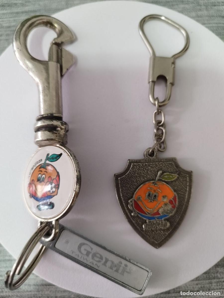 Collectionnisme sportif: Lote 2 llaveros Naranjito Mundial Espa&ntilde;a 82 &ndash; Escudo y medall&oacute;n &ndash; F&uacute;tbol