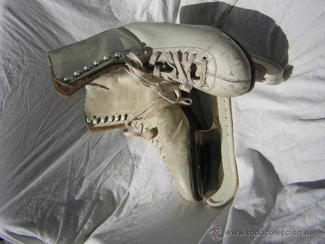 Coleccionismo deportivo: Magn&iacute;fico par de patines del 38 - Foto 1