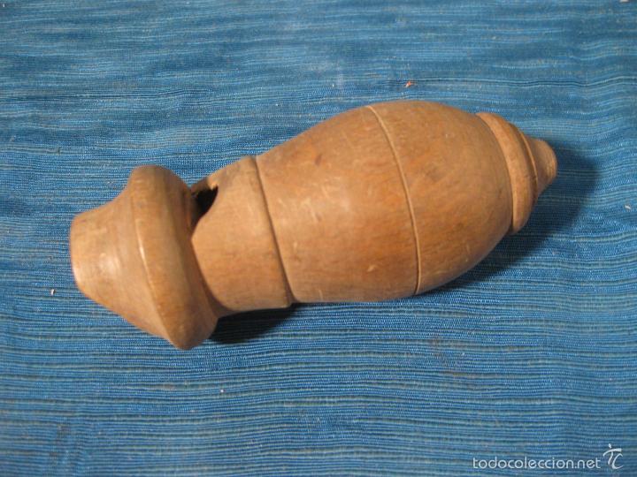 Coleccionismo deportivo: ANTIGUO SILBATO DE MADERA TORNEADA - Foto 1