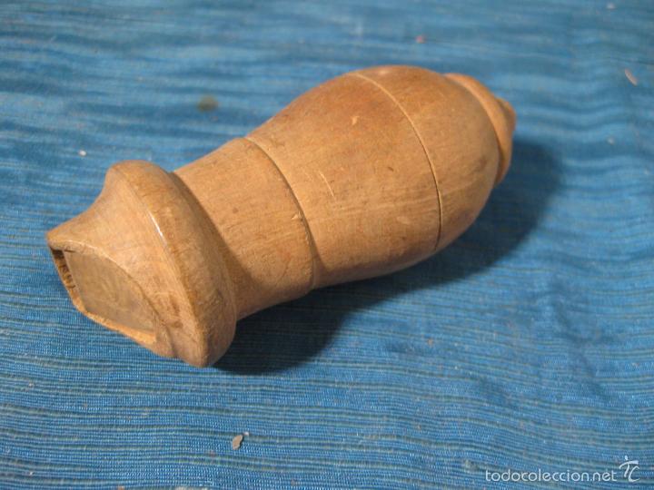 Coleccionismo deportivo: ANTIGUO SILBATO DE MADERA TORNEADA - Foto 2