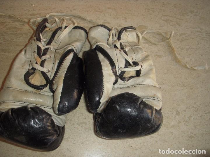 Coleccionismo deportivo: guantes antiguos de boxeo - Foto 2