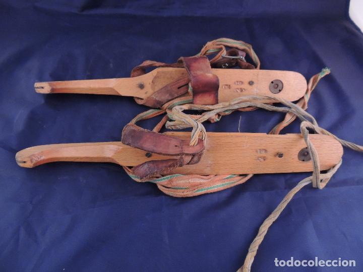 Coleccionismo deportivo: PATINES DE HIELO ANTIGUOS DE MADERA - Foto 2
