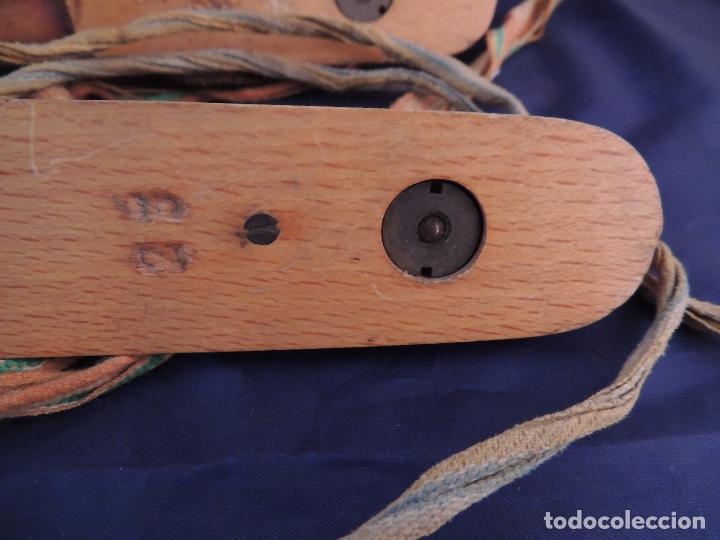 Coleccionismo deportivo: PATINES DE HIELO ANTIGUOS DE MADERA - Foto 3