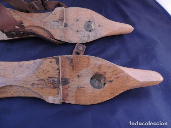 Coleccionismo deportivo: PATINES DE HIELO ANTIGUOS DE MADERA - Foto 2