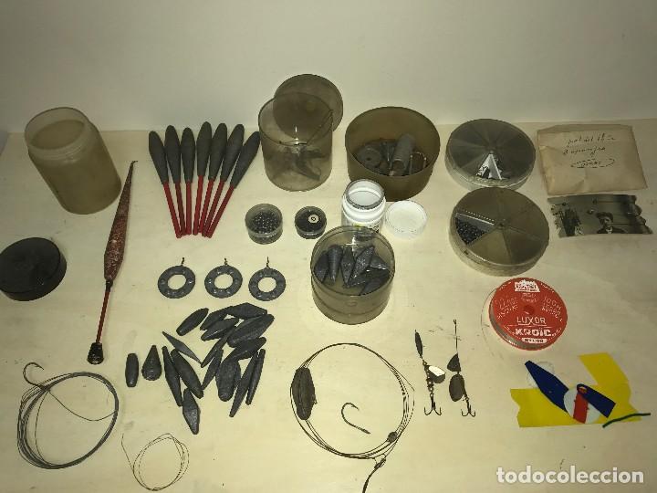 Coleccionismo deportivo: GRAN LOTE DE PESCA - PLOMOS BOYAS CABLES HILO - Foto 1