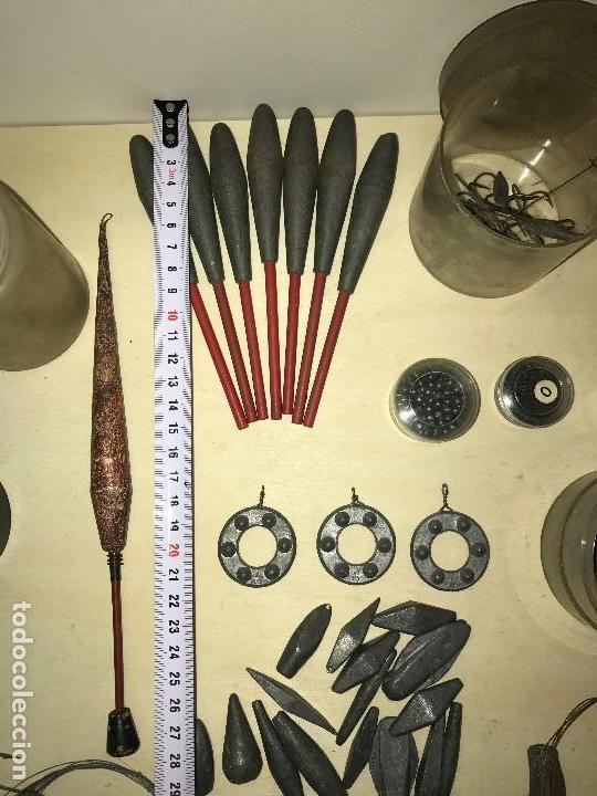 Coleccionismo deportivo: GRAN LOTE DE PESCA - PLOMOS BOYAS CABLES HILO - Foto 3