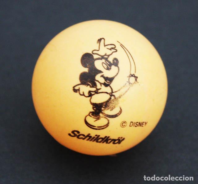 Insectos De Disney Que Usa Guantes Amarillos