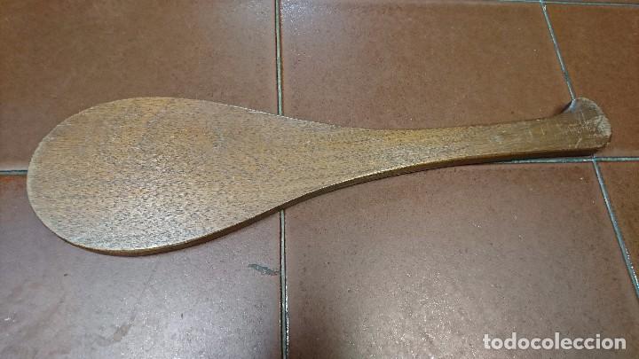 Coleccionismo deportivo: RAQUETA DE MADERA MACIZA PARA FRONTON - Foto 2