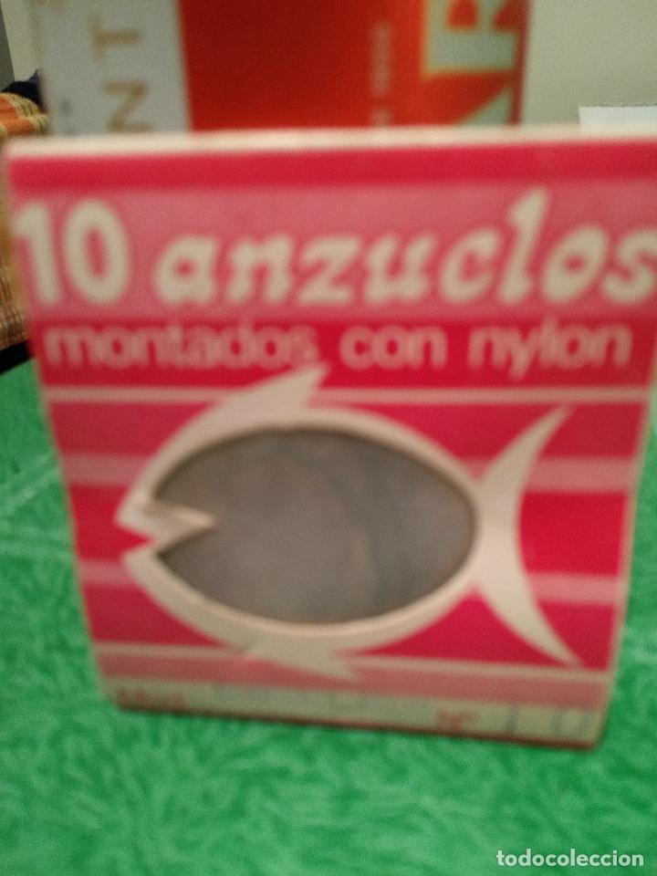 Coleccionismo deportivo: ANTIGUO PAQUETE DE 10 ANZUELOS