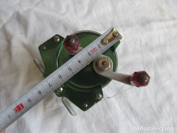 Coleccionismo deportivo: Carrete de pesca franc&eacute;s de aluminio. Funcionando - Foto 2