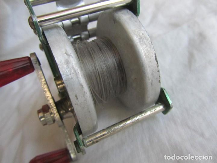 Coleccionismo deportivo: Carrete de pesca franc&eacute;s de aluminio. Funcionando - Foto 9
