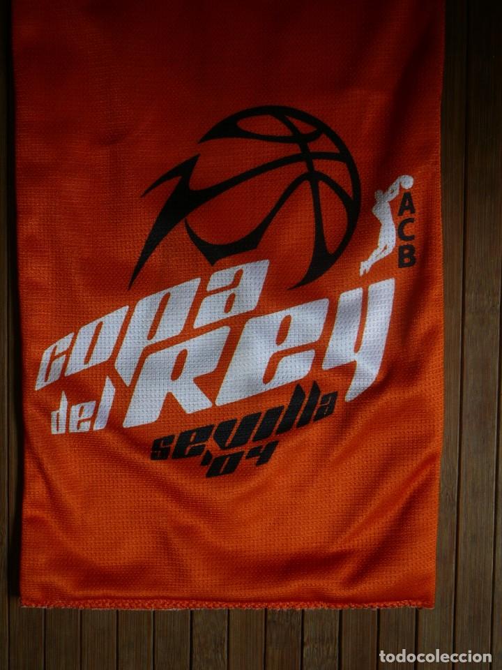 Coleccionismo deportivo: Bufanda Pamesa Valencia. Copa del Rey 2004 - Foto 6