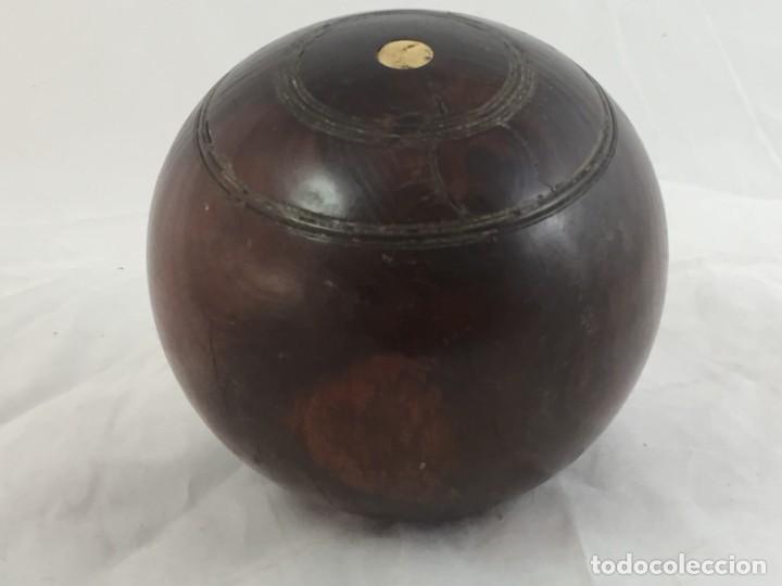 Coleccionismo deportivo: Antigua bola de madera asimétrica de Bowls juego inglés, bonita pátina muy decorativa. 5 in - Foto 1 - 137275222