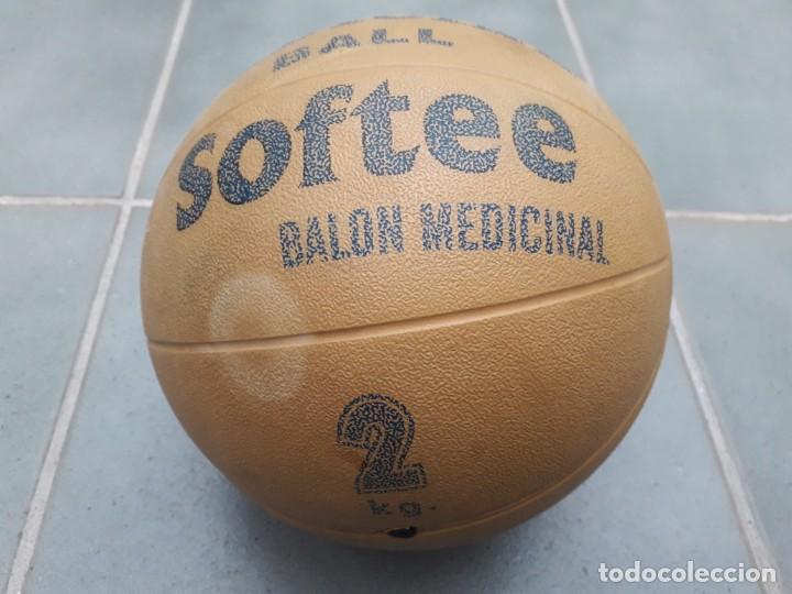 Coleccionismo deportivo: Balon medicinal softee 2kg- (17cm aprox de diametro) - Foto 2