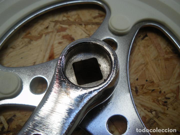 Coleccionismo deportivo: Biela derecha SUAR con plato y Cubreplatos - Foto 3