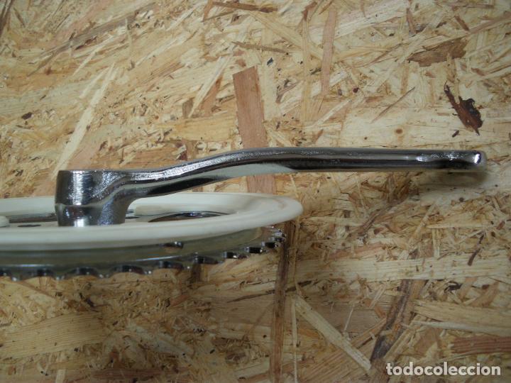 Coleccionismo deportivo: Biela derecha SUAR con plato y Cubreplatos - Foto 7