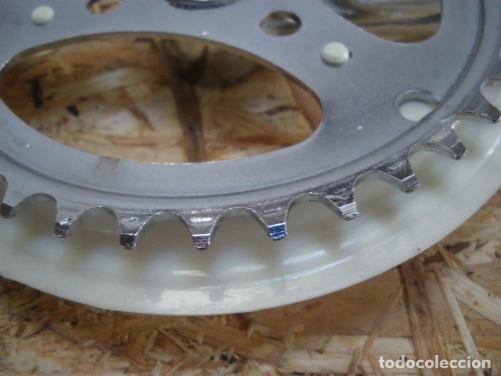 Coleccionismo deportivo: Biela derecha SUAR con plato y Cubreplatos - Foto 10
