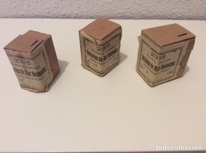 Coleccionismo deportivo: Anzuelos con cajas antiguas - Foto 3