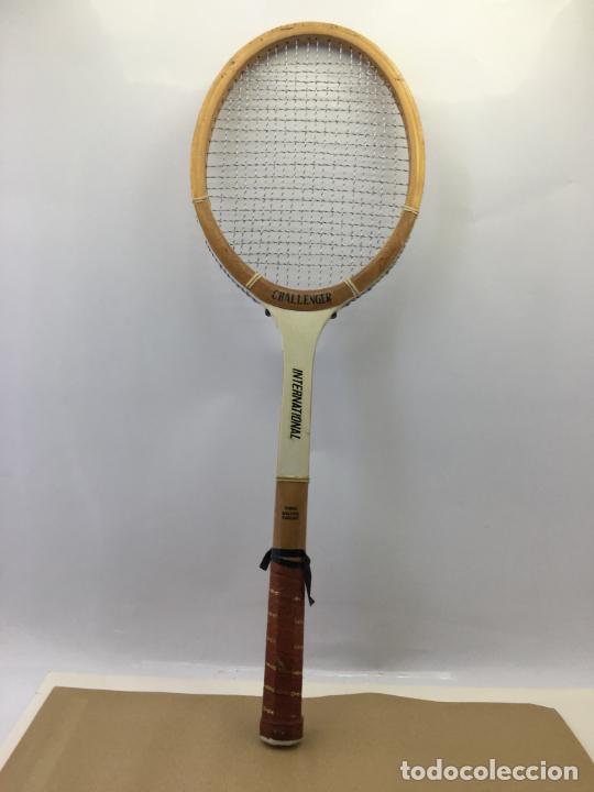 Colecionismo desportivo: RAQUETA DE MADERA - CHALLEMGER INTERNATIONAL - 69,50 CM. DE LARGA