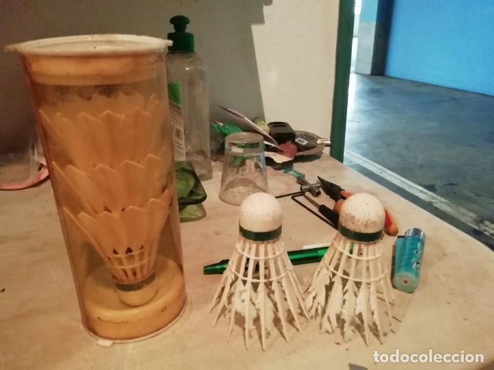 Collectionnisme sportif: Lote 5 pelotas de badminton Volantes con plumas pl&aacute;stico.