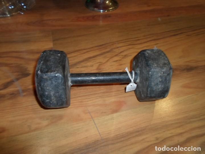 Collectionnisme sportif: Pesa de hierro mancuerna 4 kilos medida 20 X 10 cm. altura 8 cm.