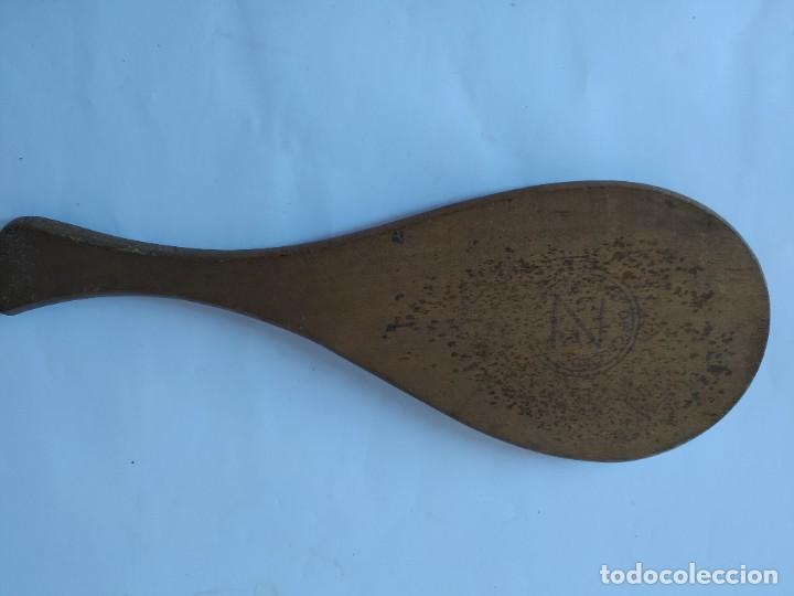 Coleccionismo deportivo: ANTIGUA PALA DE MADERA MACIZA. - Foto 3