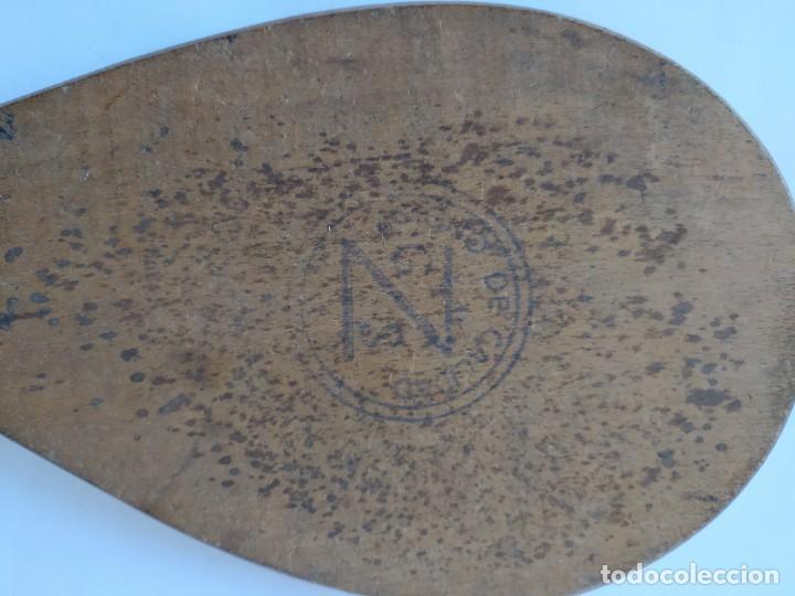 Coleccionismo deportivo: ANTIGUA PALA DE MADERA MACIZA. - Foto 4