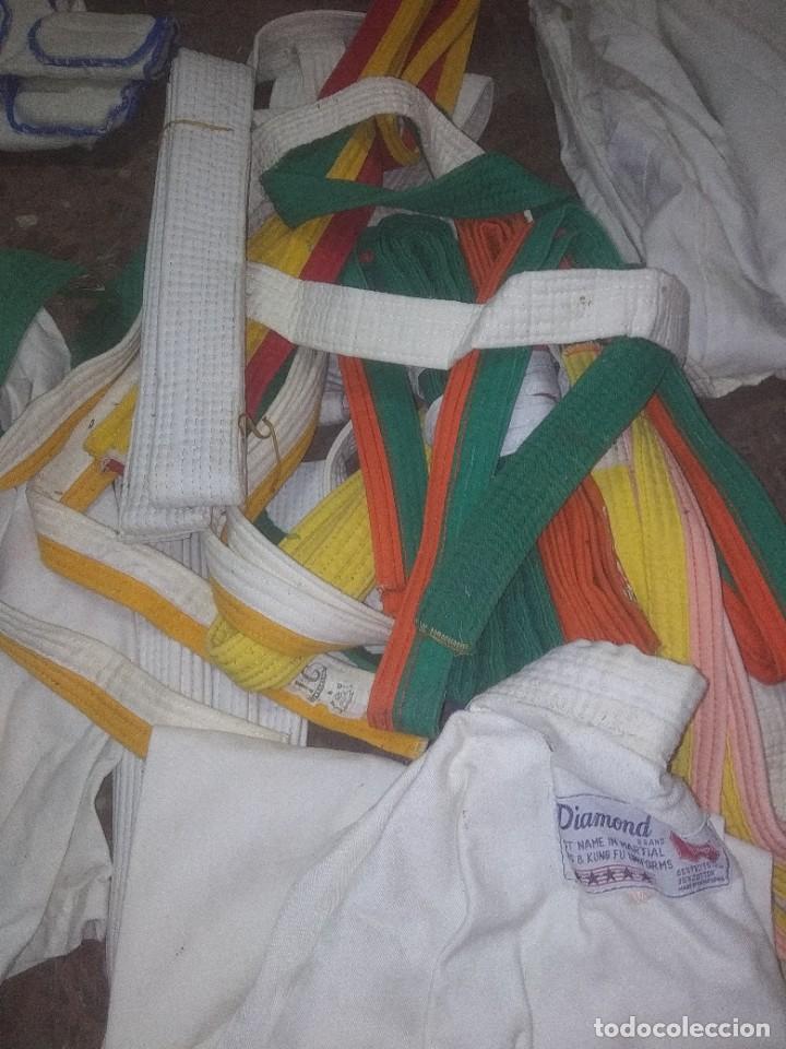 Coleccionismo deportivo: Lote de ropa antigua de kunfu - Foto 4
