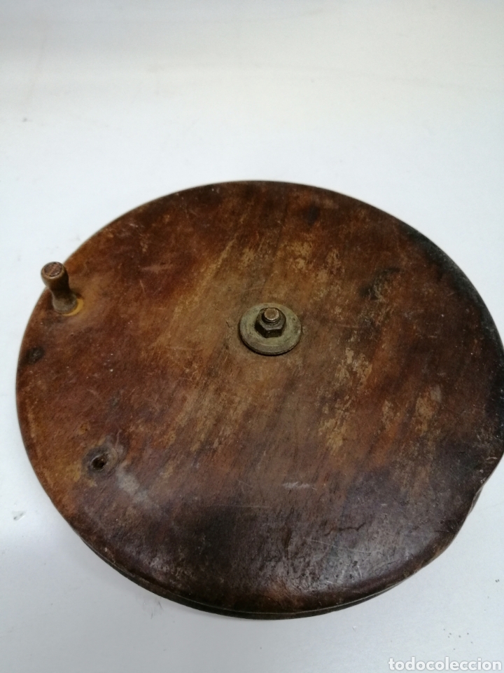 Coleccionismo deportivo: Antiguo Carrete de madera y bronce - Foto 2