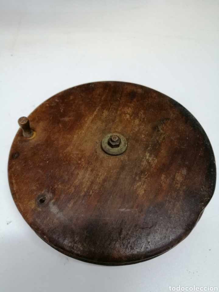 Coleccionismo deportivo: Antiguo Carrete de madera y bronce - Foto 1