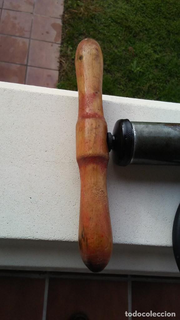 Coleccionismo deportivo: BOMBA DE INFLADO ANTIGUA - Foto 3
