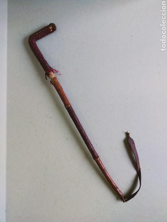 Coleccionismo deportivo: FUSTA DE MADERA Y CUERO - Foto 1
