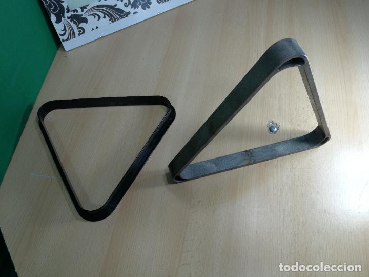 Coleccionismo deportivo: DOS TRIANGULOS PARA LAS BOLAS DE BILLAR, COMO NUEVOS - Foto 2