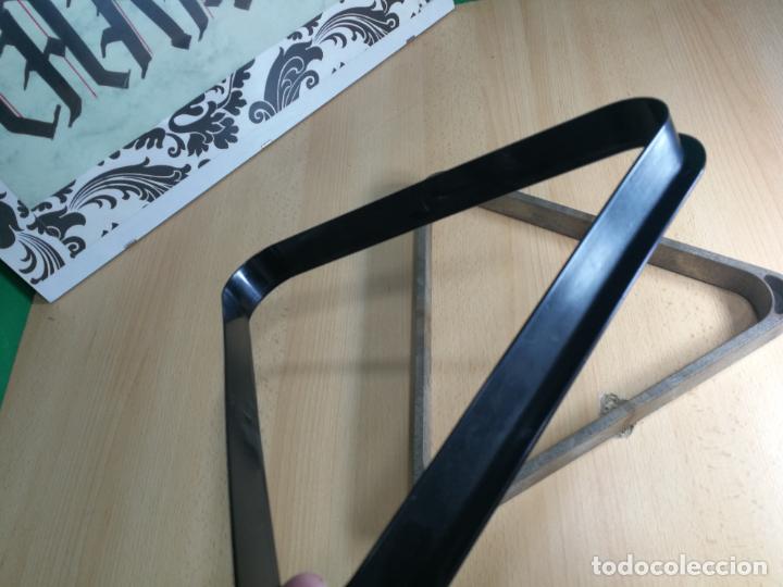 Coleccionismo deportivo: DOS TRIANGULOS PARA LAS BOLAS DE BILLAR, COMO NUEVOS - Foto 6