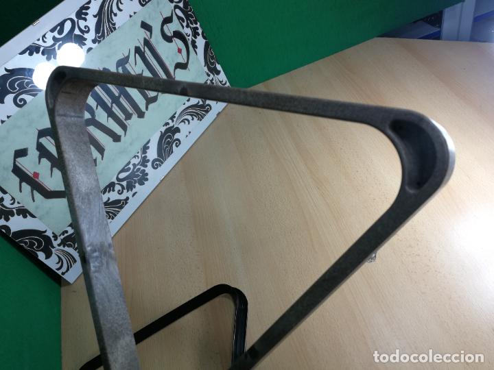 Coleccionismo deportivo: DOS TRIANGULOS PARA LAS BOLAS DE BILLAR, COMO NUEVOS - Foto 10