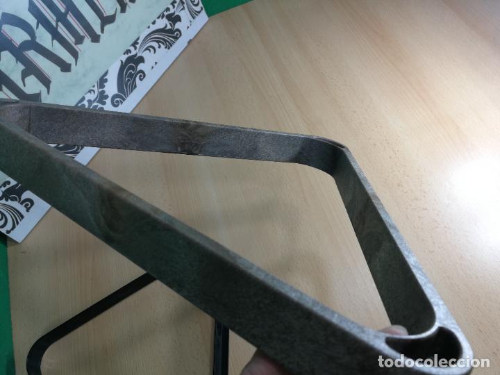 Coleccionismo deportivo: DOS TRIANGULOS PARA LAS BOLAS DE BILLAR, COMO NUEVOS - Foto 14