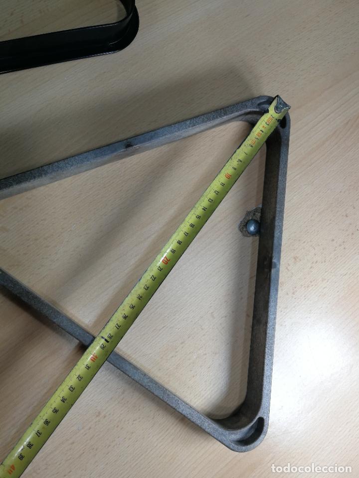Coleccionismo deportivo: DOS TRIANGULOS PARA LAS BOLAS DE BILLAR, COMO NUEVOS - Foto 19