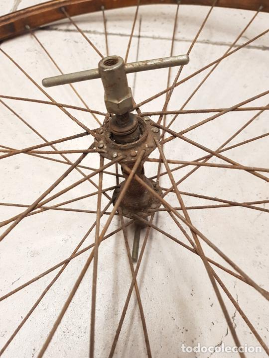 Coleccionismo deportivo: Antigua rueda bicicleta en madera - Foto 5