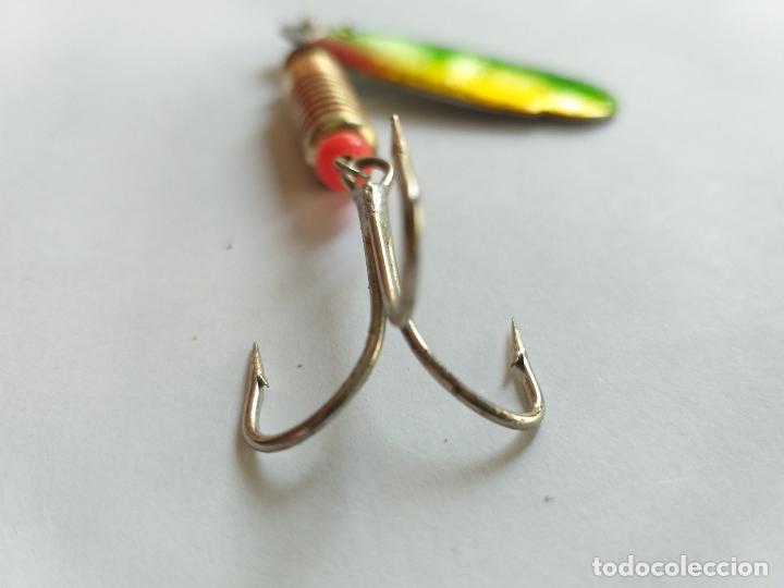 Coleccionismo deportivo: Se&ntilde;uelo de pesca con anzuelo. - Foto 3