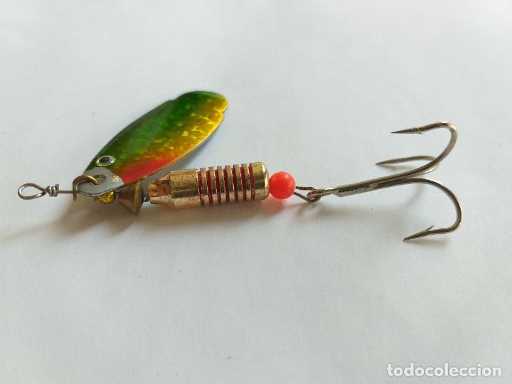 Coleccionismo deportivo: Se&ntilde;uelo de pesca con anzuelo. - Foto 1