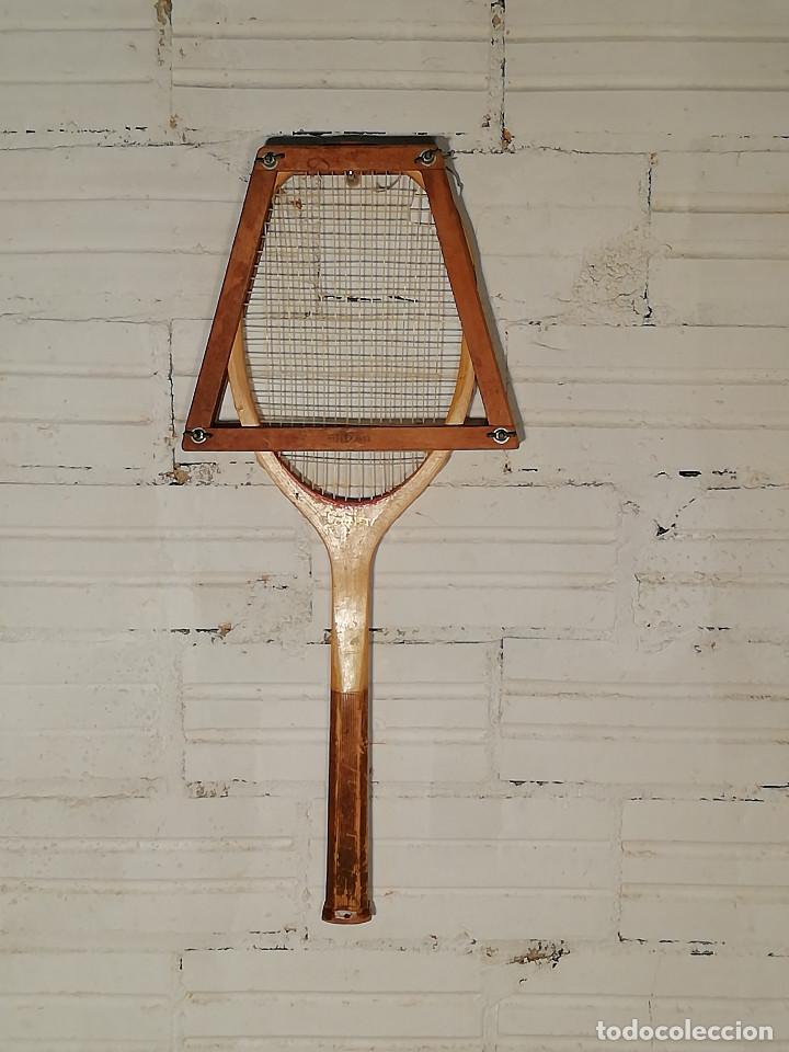 Coleccionismo deportivo: Raqueta de tenis antigua con tensor. - Foto 2