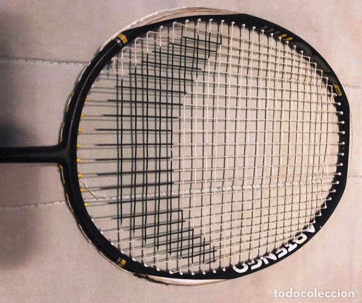 Sports collectibles: Raqueta de badminton marca Artengo.
