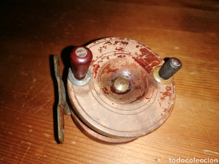 Coleccionismo deportivo: Antiguo carrete de madera y bronce - Foto 2